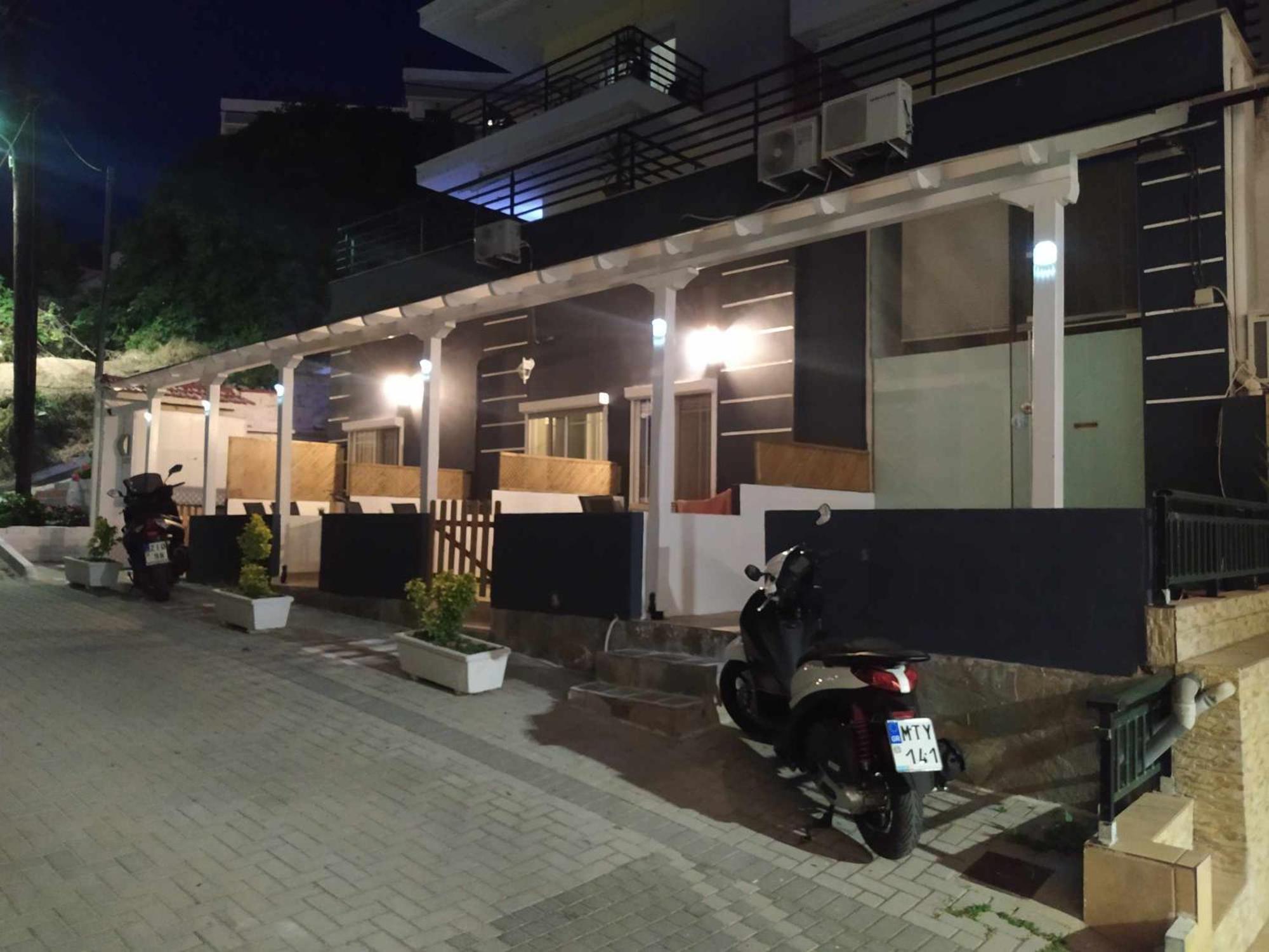 Stratos Family Apartments & Studios Неос-Мармарас Екстер'єр фото